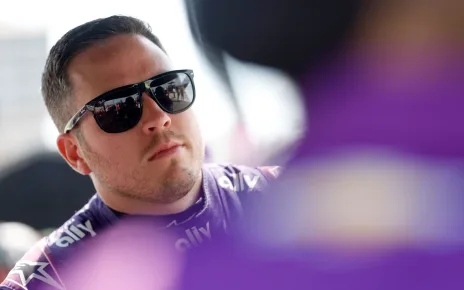 Alex Bowman leads Hendrick 1-2-3 in Bristol qualifying