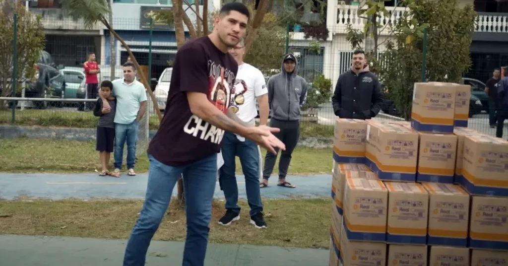 Video | Alex Pereira donates truckload of food to the needy in his hometown