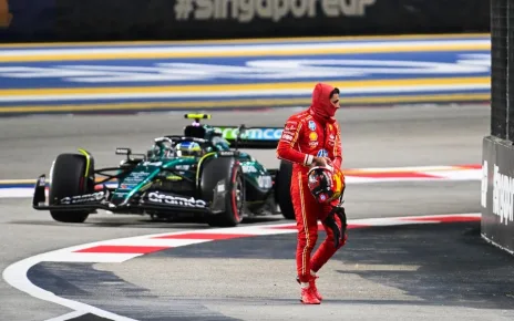 Sainz fined for crossing track after Singapore Q3 crash