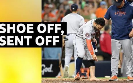 'That's amazing' – Altuve ejected after taking off shoe to protest call