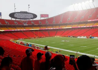 Sights and sounds from Chiefs’ weather-delayed Super Bowl banner ceremony