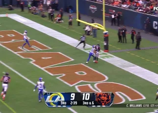 Bears' Caleb Williams finds DJ Moore for a nine-yard TD vs. Rams