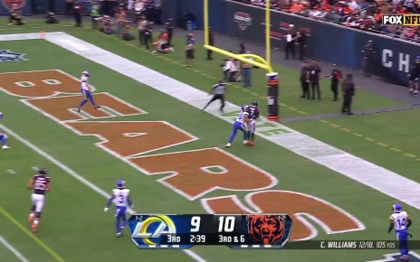 Bears' Caleb Williams finds DJ Moore for a nine-yard TD vs. Rams