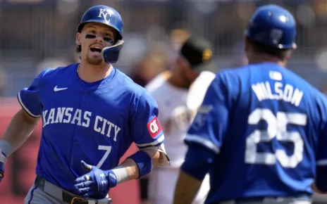 Bobby Witt Jr. records 100th RBI, hits 31st homer in win vs. Pirates