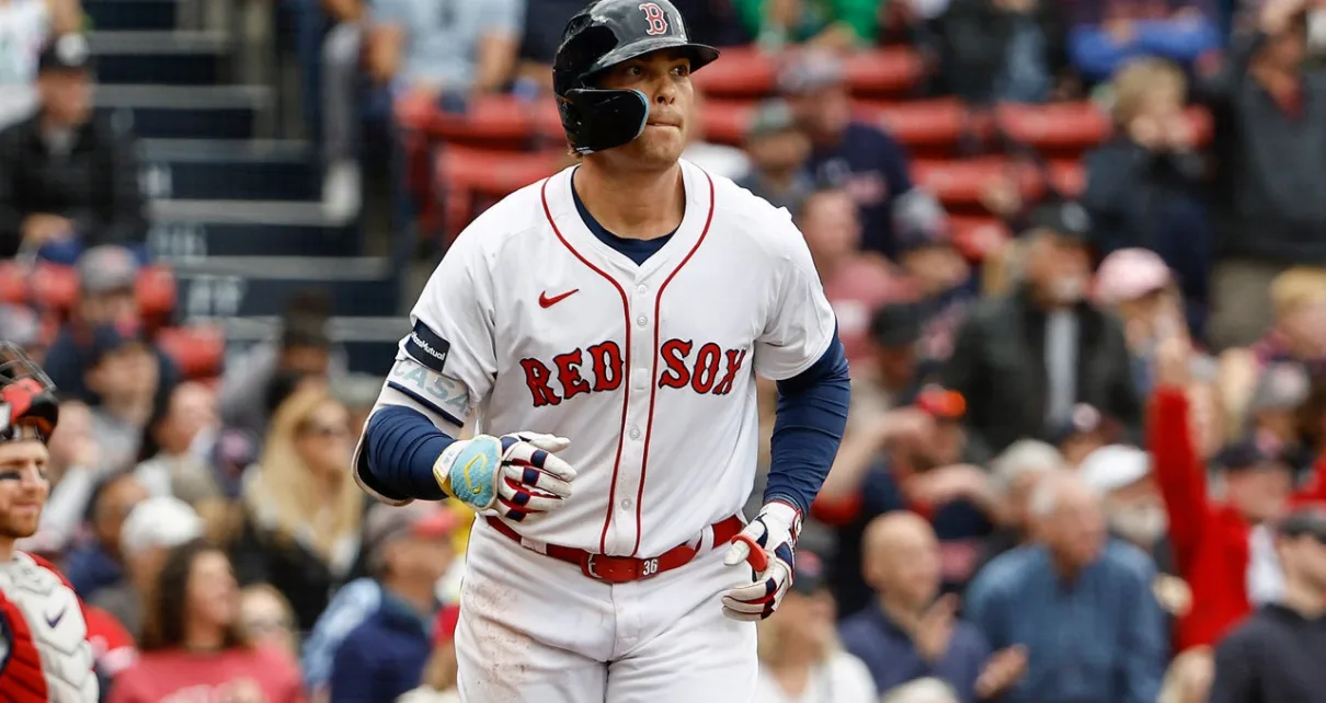 Triston Casas smacks his THIRD homer of the game, extending the Red Sox lead over the Twins