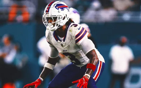 Damar Hamlin snags first INT of his career in front of roaring Bills crowd