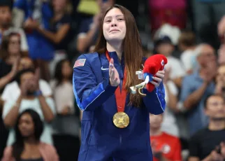 Gia Pergolini defends 100m backstroke gold at Paralympics