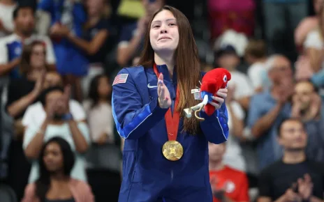 Gia Pergolini defends 100m backstroke gold at Paralympics