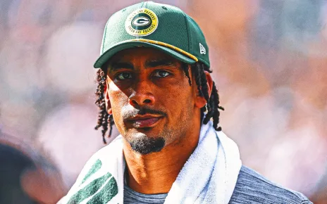 QB Jordan Love practices with Packers as he continues recovery from knee injury