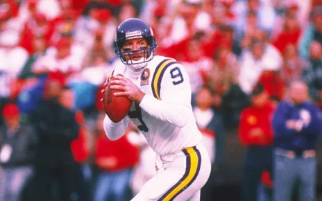 Ex-Vikings QB Tommy Kramer, inspired by Brett Favre, says he has dementia