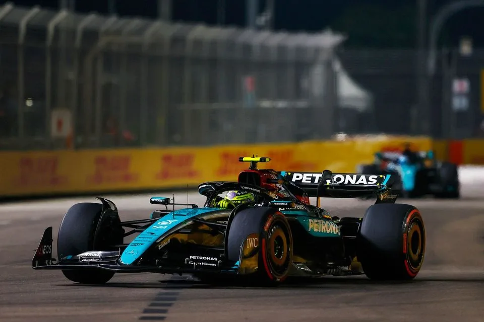 Mercedes “read race wrong” with Hamilton Singapore F1 strategy