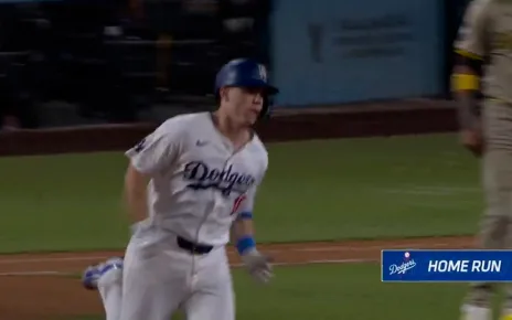 Dodgers' Will Smith blasts a two-run homer to even score against Padres