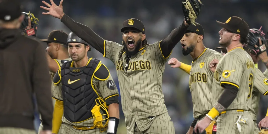 Padres beat Dodgers on triple play to end game