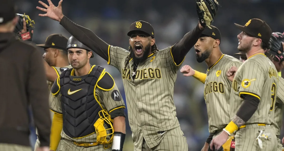 Padres beat Dodgers on triple play to end game