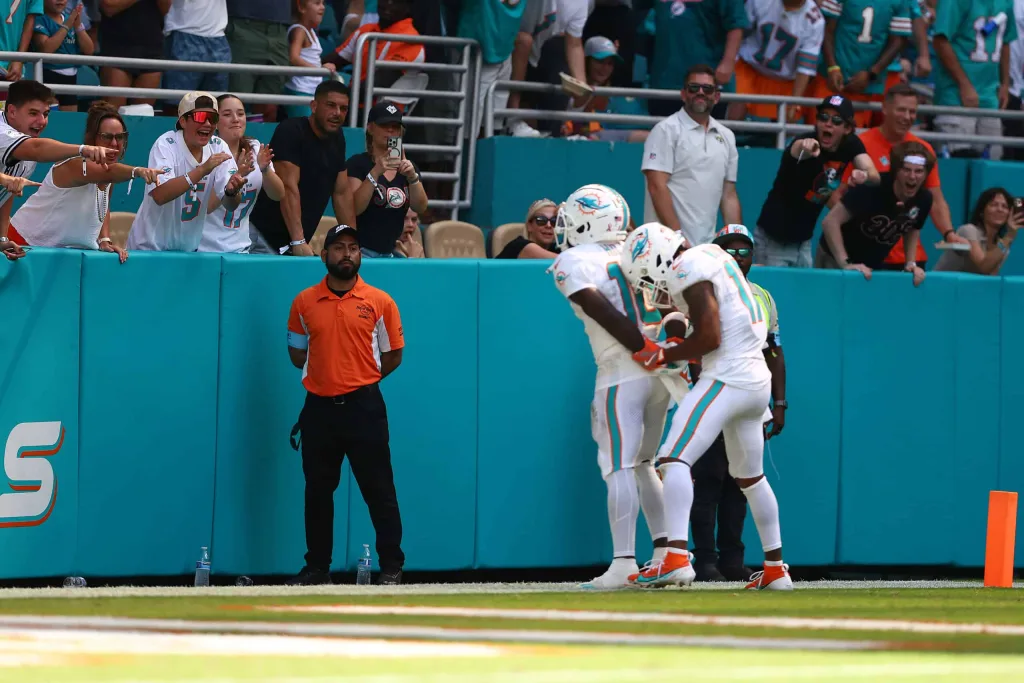 Tyreek Hill Does Handcuff Celebration After Scoring Touchdown