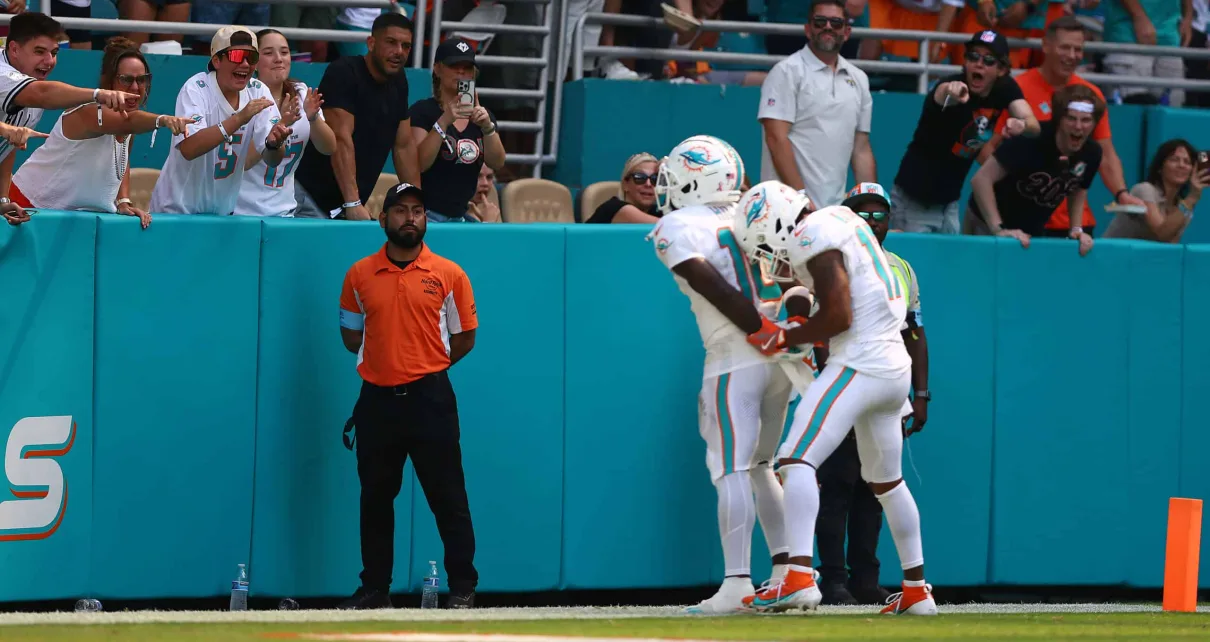 Tyreek Hill Does Handcuff Celebration After Scoring Touchdown