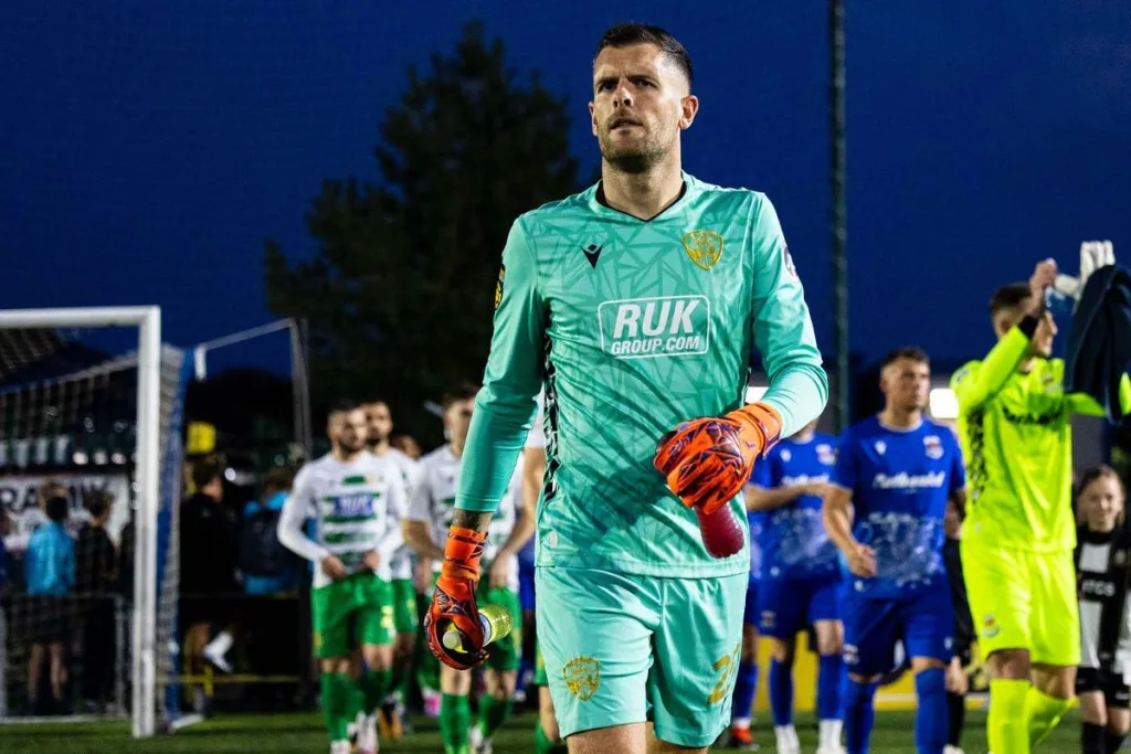 Man Utd fan Connor Roberts relishing chance to line up against De Gea for TNS