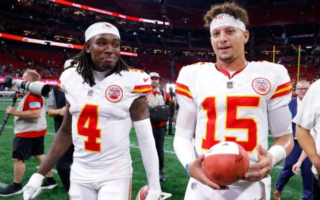 Chiefs’ Mahomes was unaware until replay he hit WR Rice’s knee