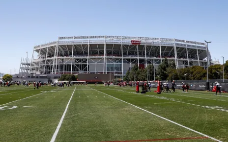 49ers switch unis as Sun. game set to be hottest ever at Levi’s Stadium