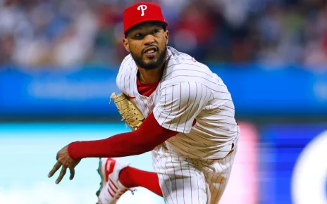 Phillies’ Sánchez becomes dad ahead of Game 2 NLDS start