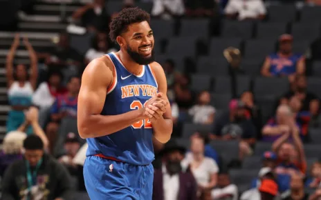 Karl-Anthony Towns has 10 points in preseason debut with Knicks