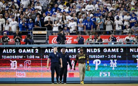 Padres-Dodgers NLDS Game 2 delayed after fans throw objects on field