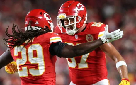 Chiefs offense cruises past Saints in MNF as KC moves to 5-0