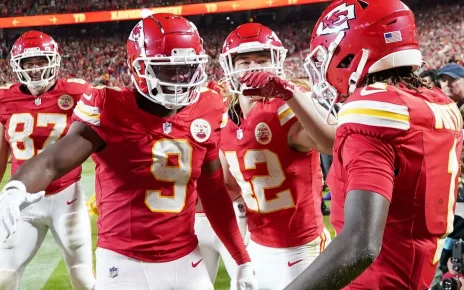 JuJu Smith-Schuster, Kareem Hunt key Kansas City Chiefs’ win