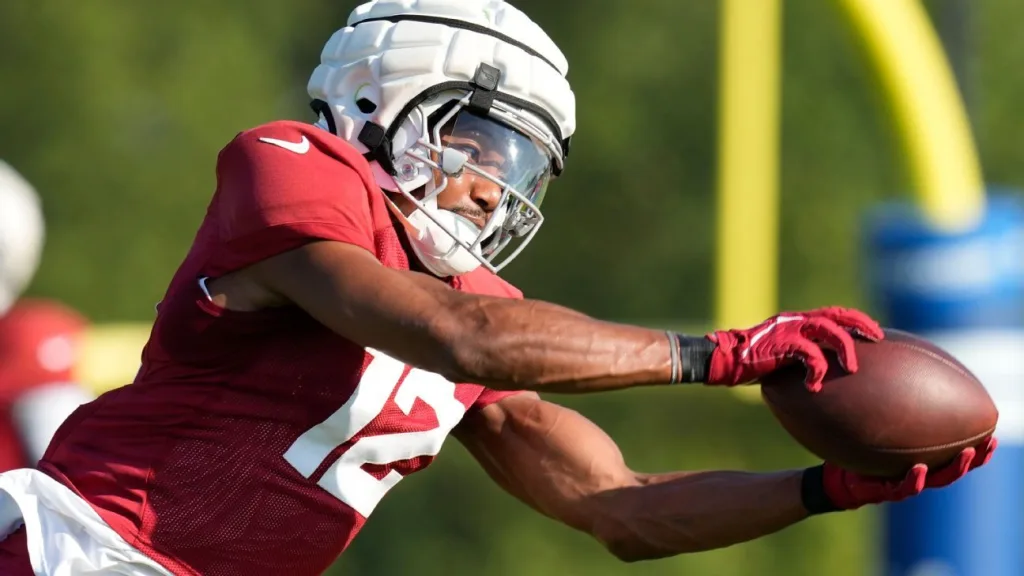 Cardinals’ Zay Jones, back from suspension, focuses on present