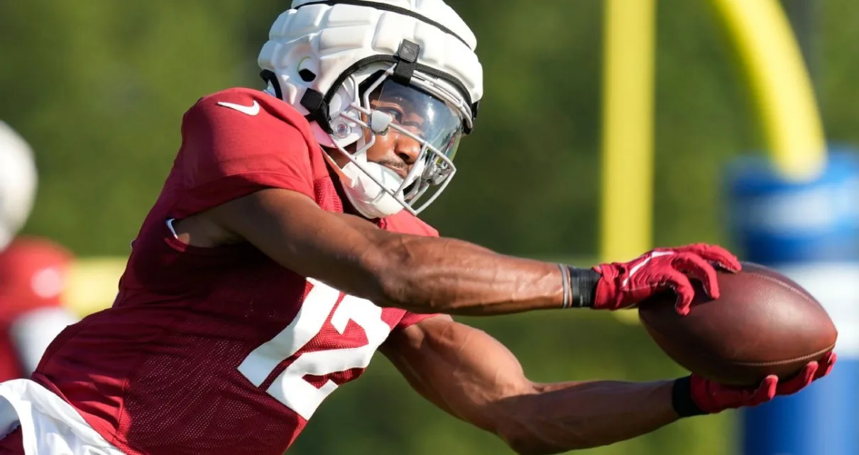 Cardinals’ Zay Jones, back from suspension, focuses on present