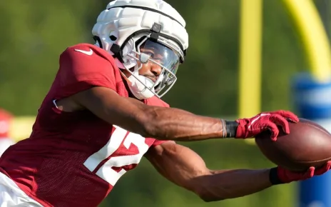 Cardinals’ Zay Jones, back from suspension, focuses on present