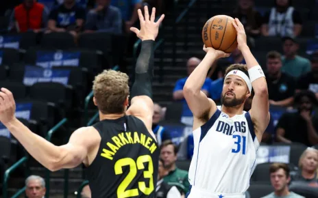 Klay Thompson overcomes nerves, nets 10 in Mavericks debut