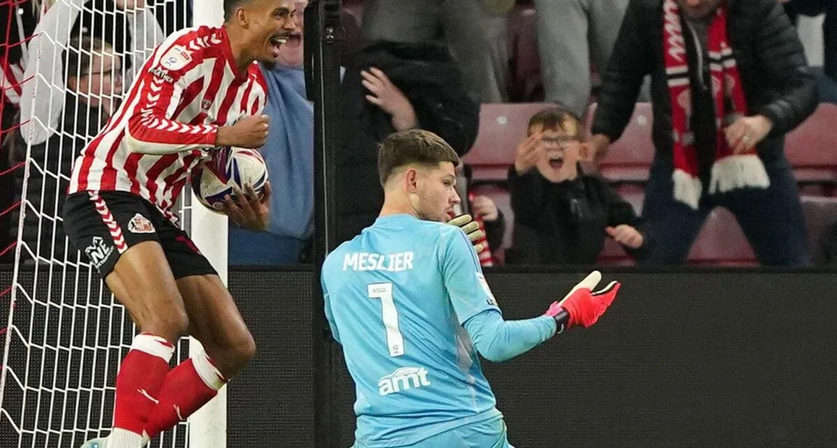 Meslier blunder costs Leeds at Sunderland