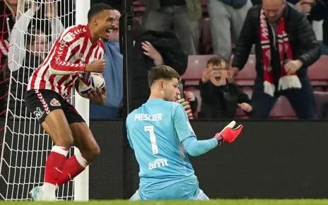 Meslier blunder costs Leeds at Sunderland