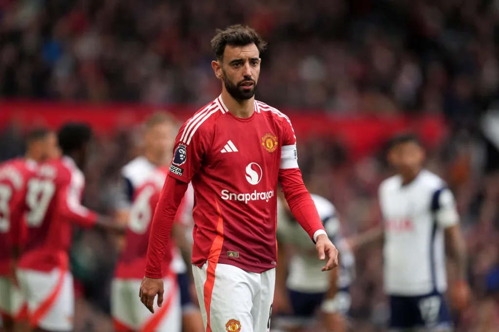 Bruno Fernandes has red card during Man United loss to Tottenham overturned