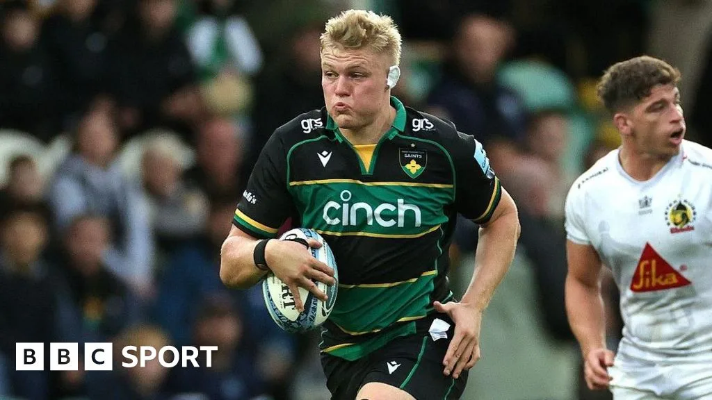 Tom Pearson: Northampton Saints back row signs contract extension