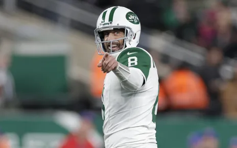 Aaron Rodgers does it again, hits another Hail Mary for Jets