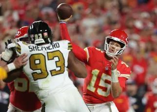 Chiefs’ new look offense with old faces beats the Saints to move to 5-0