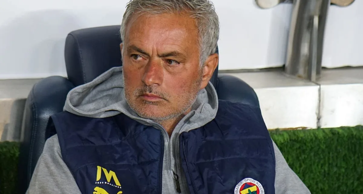 Furious Jose Mourinho makes ‘laptop protest’ after Fenerbahce denied goal