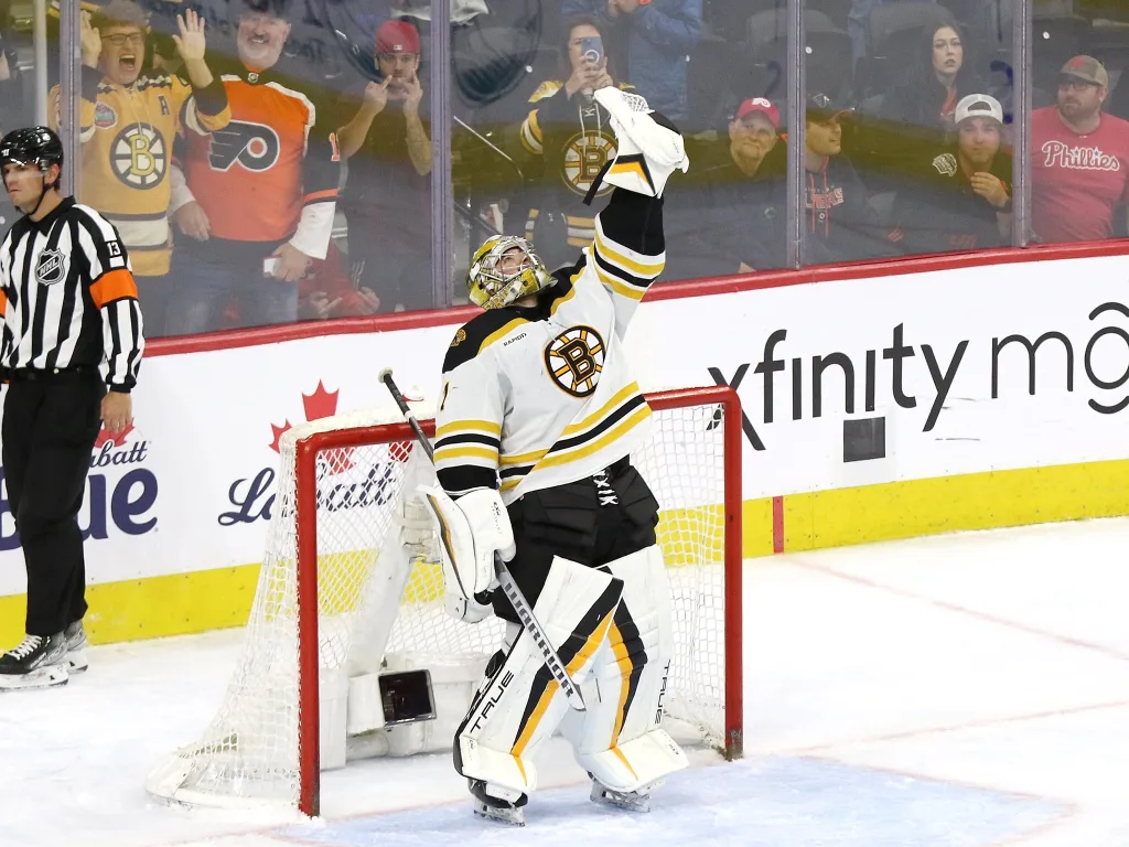 Boston Bruins Fans Need to Not Turn Their Backs on Jeremy Swayman – The Hockey Writers – Boston Bruins