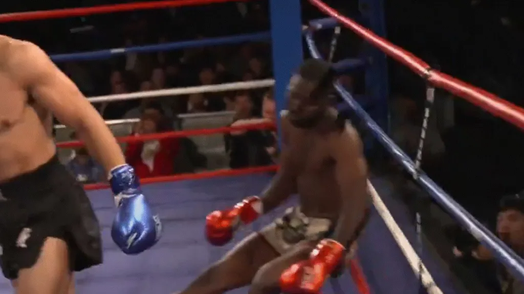 Video: Kickboxer suffers brutal knockout, awkwardly bounces off ropes like whacky inflatable tube man