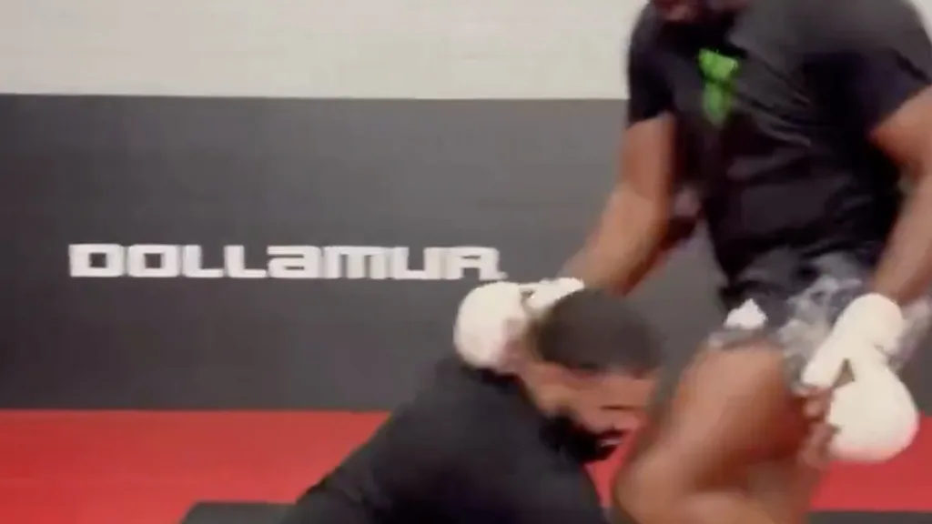 Instinct?! Jon Jones stuns Gable Steveson with ‘insane’ flying knee during UFC 309 training camp (Video)