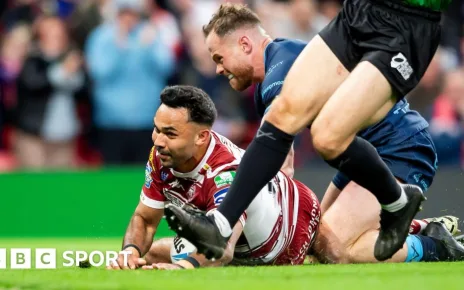 Super League Grand Final: Wigan Warriors 9-2 Hull KR