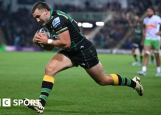 Premiership: Northampton Saints 33-29 Harlequins: Saints fight back to extend home winning run