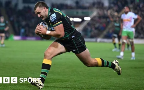 Premiership: Northampton Saints 33-29 Harlequins: Saints fight back to extend home winning run