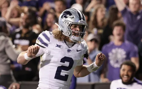 Late TD pass gives Kansas State a 31-28 win over Colorado