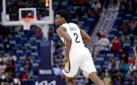 Pelicans’ starting center this season is… 6’8″ Herbert Jones?