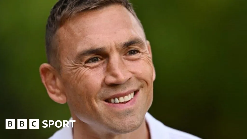 Kevin Sinfield: England assistant to stay on in role