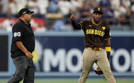 Emotions high in Padres-Dodgers NLDS Game 2