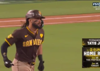 Fernando Tatis Jr. crushes a solo home run, extending Padres' lead over Dodgers